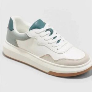 NWT. Universal Thread Flora Women’s Sneakers Size 10